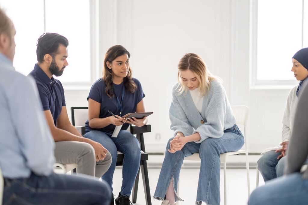 patients in group talking about what to say to someone who is self-harming